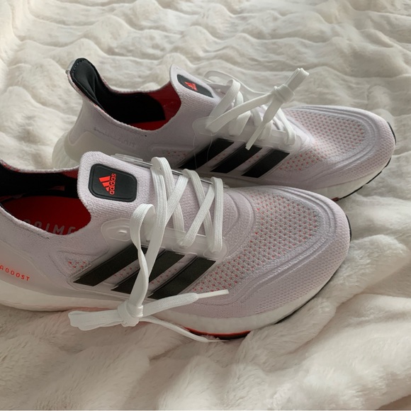 Brand New Adidas UltraBOOST Light Running Shoes👟👟👟👟🥰🥰🥰 - Picture 5 of 14